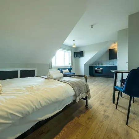 The Willow - 15 *
